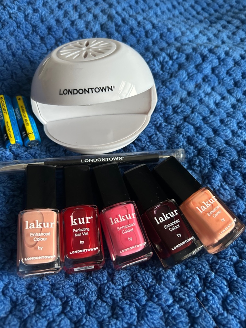 LONDONTOWN 9 Piece Set:  5 Lakurs + 2 Batteries + Nail tool + Nail Dryer ALL NEW